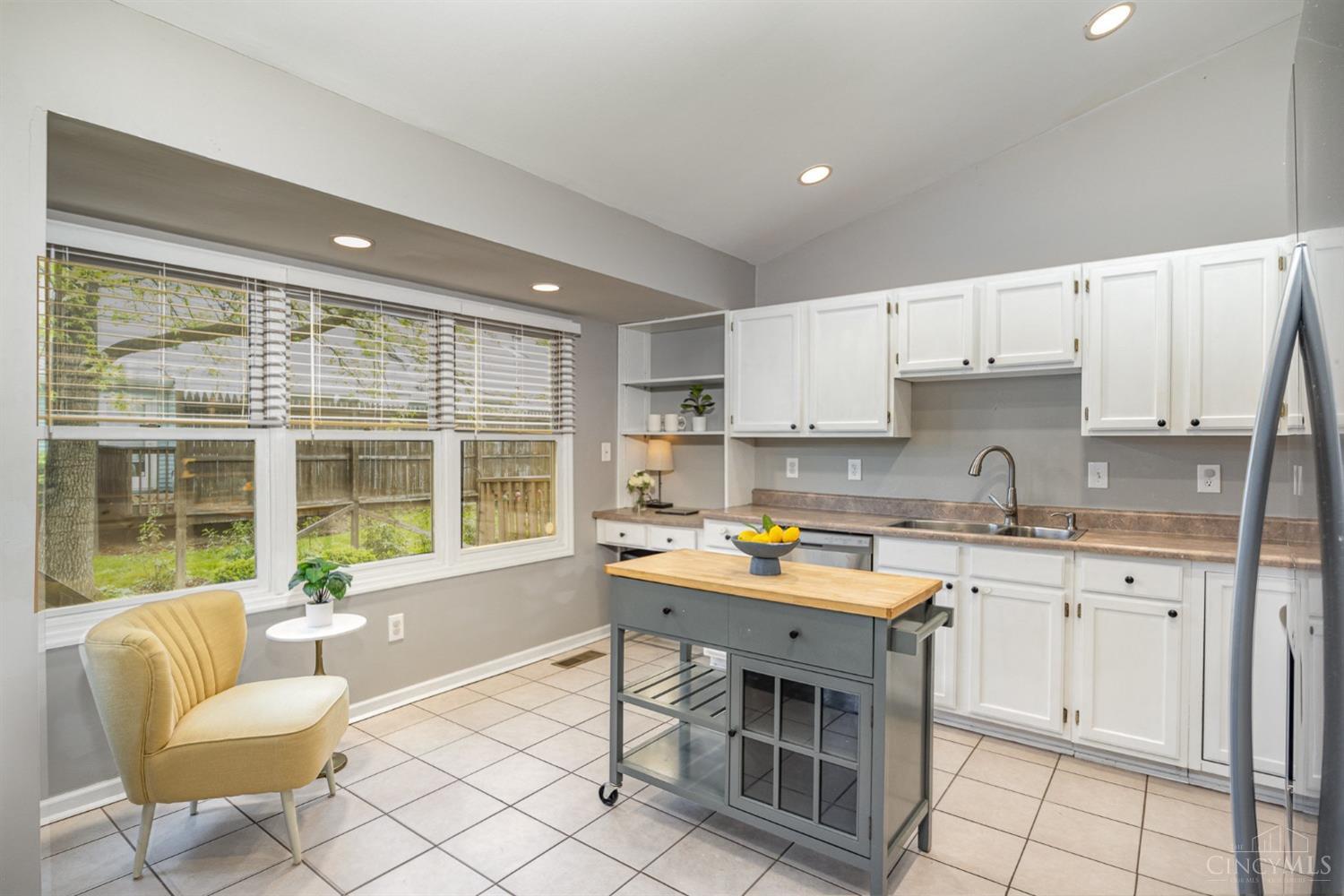 5469 Hanover Circle, Cincinnati, Ohio image 10