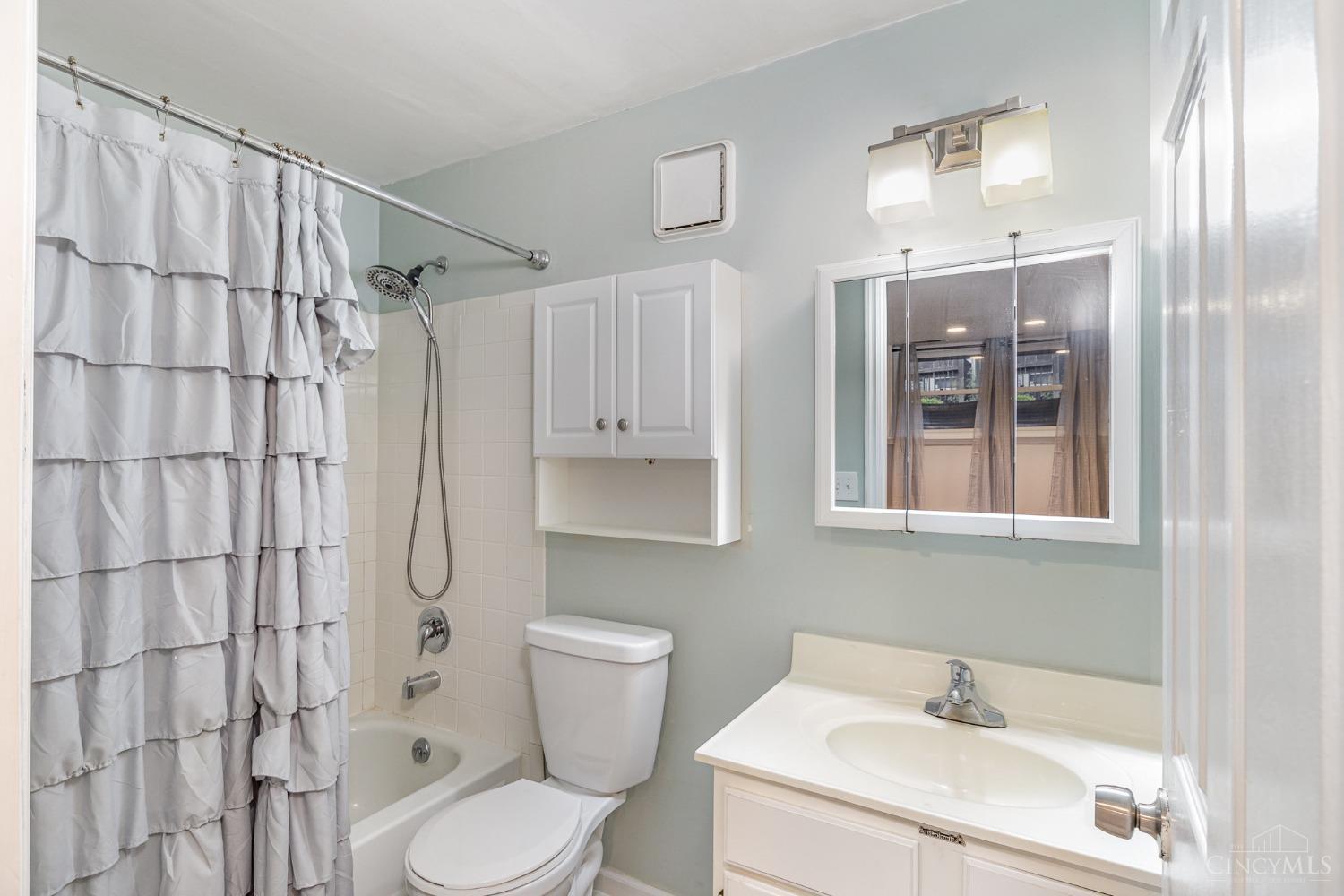 5469 Hanover Circle, Cincinnati, Ohio image 28