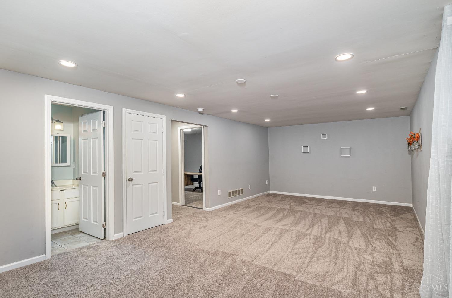 5469 Hanover Circle, Cincinnati, Ohio image 27