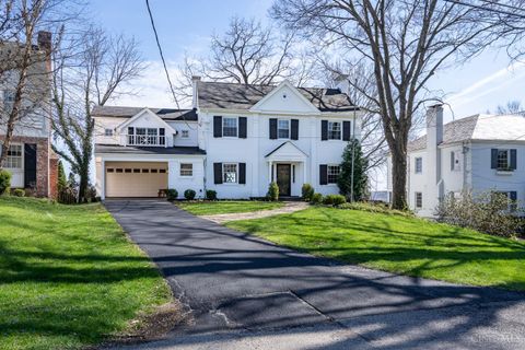 Photo of 1002 Richwood Circle, Cincinnati, OH 45208 (MLS # 1873386)