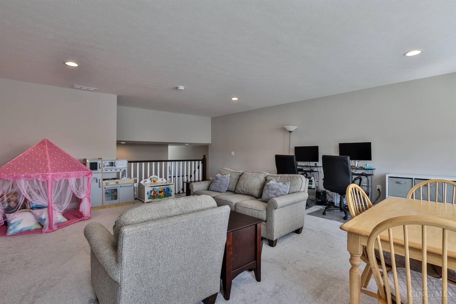 684 Newton Drive, Beavercreek, Ohio image 13