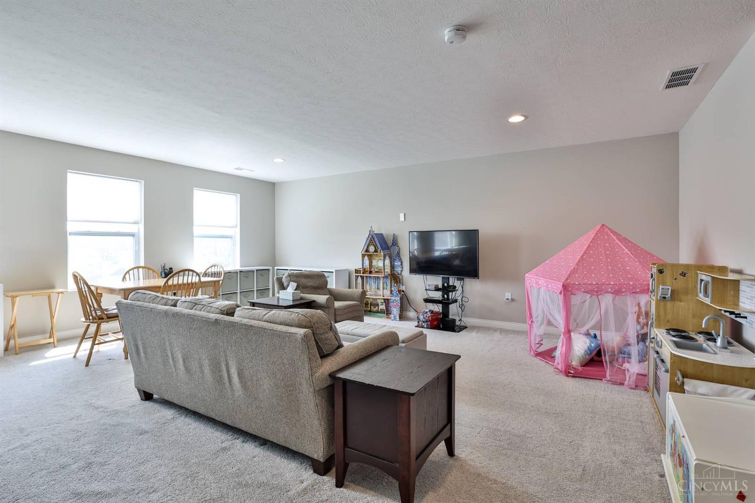684 Newton Drive, Beavercreek, Ohio image 11