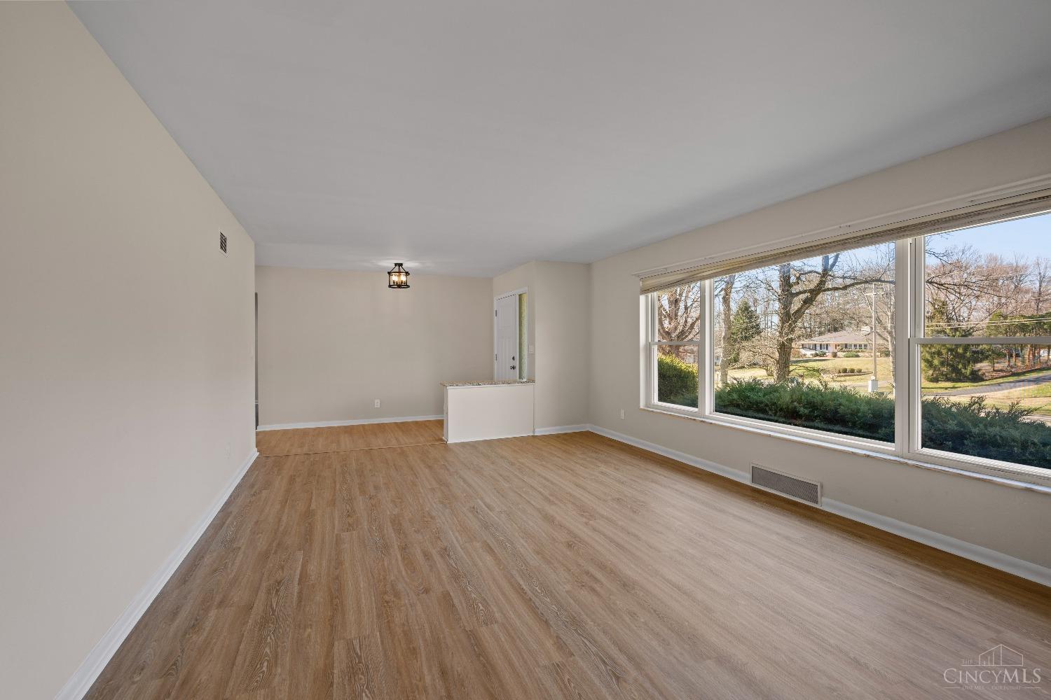 7380 Aracoma Forest Drive, Amberley, Ohio image 4