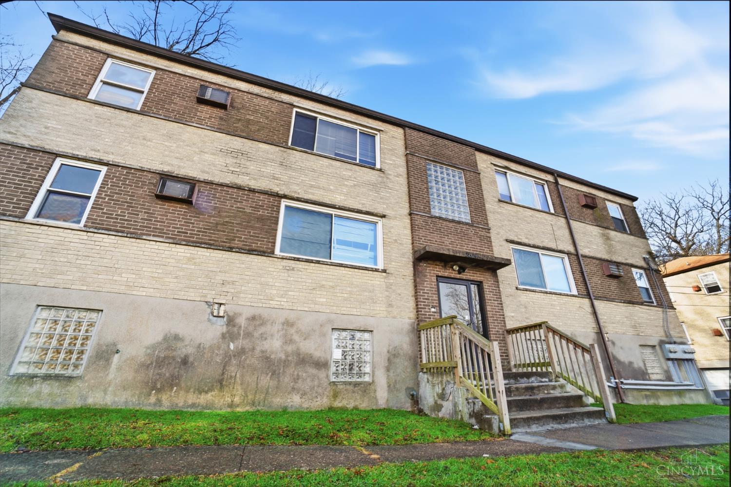 2824 Westknolls Lane