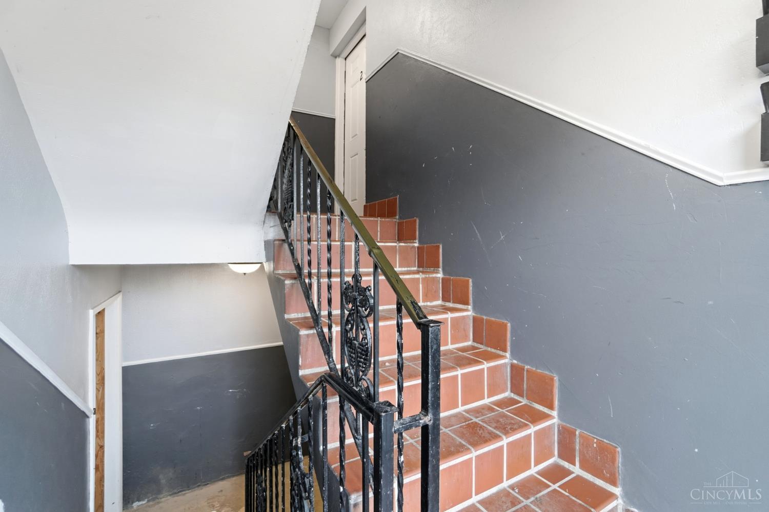 2824 Westknolls Lane