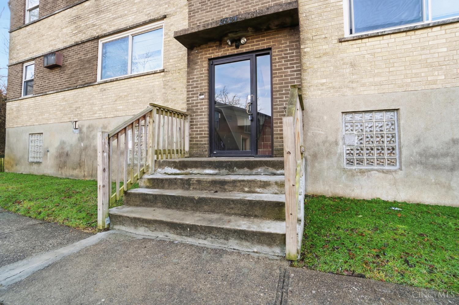 2824 Westknolls Lane