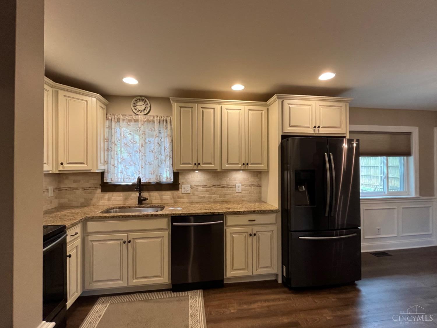 5631 Lake Michigan Drive, Fairfield, Ohio image 3
