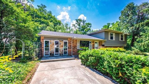 Photo of 10766 Shadowridge Lane, Springfield Township, OH 45240 (MLS # 1885546)