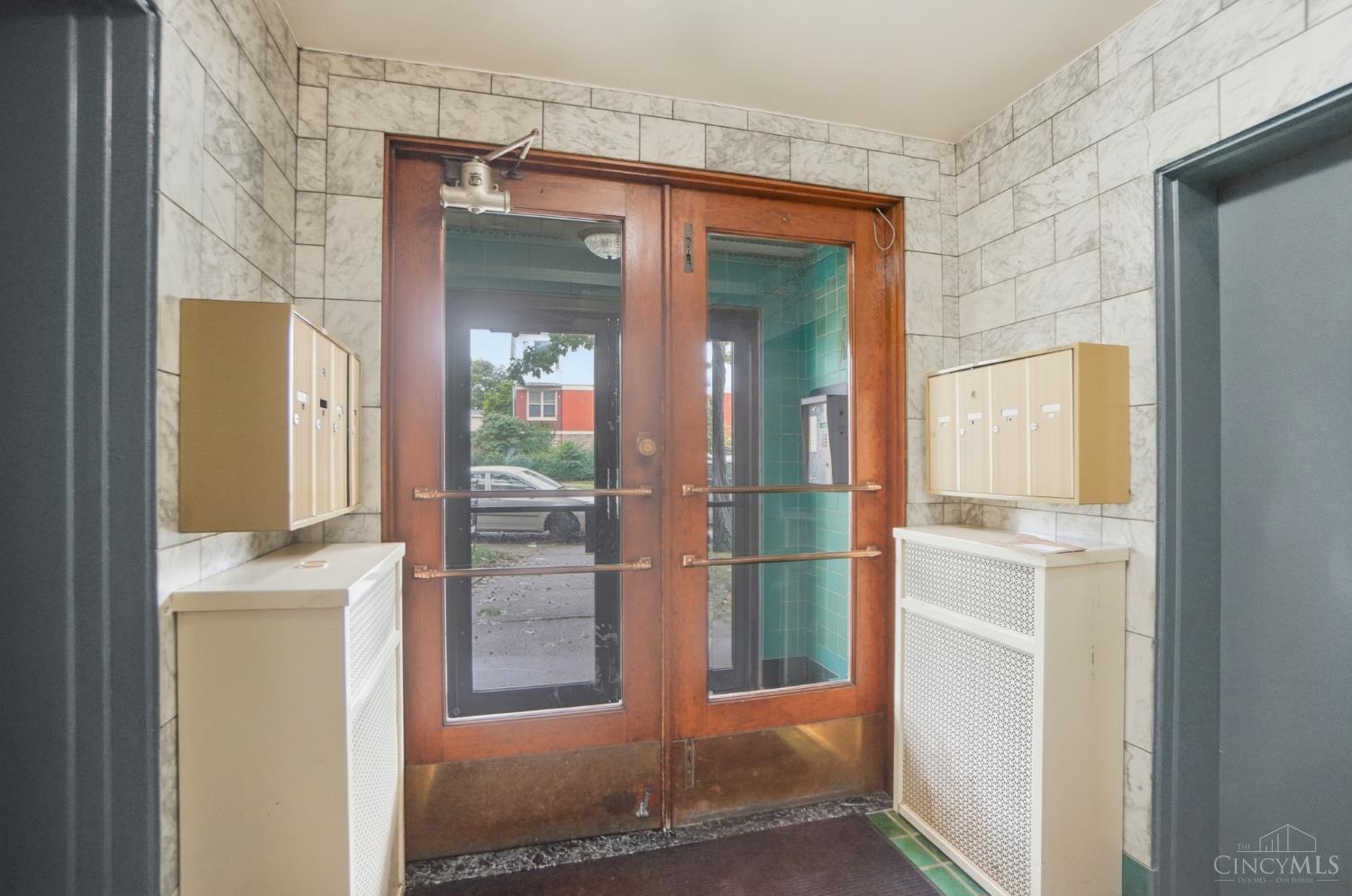 2210 Victory Parkway 102