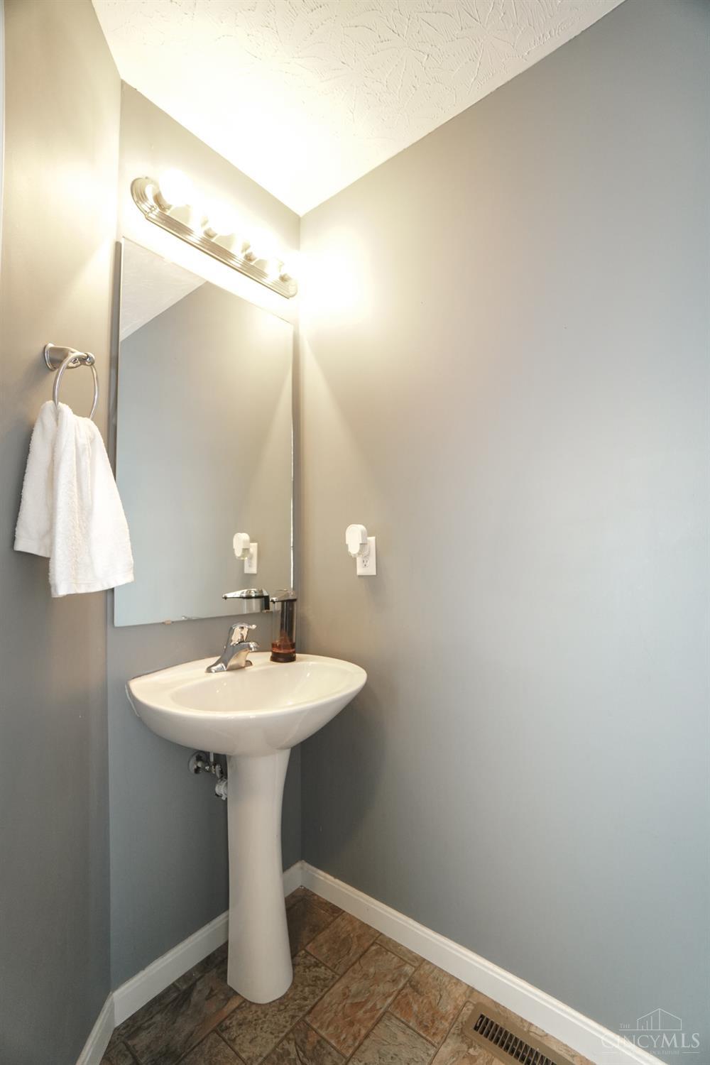 807 Morgan Drive, Monroe, Ohio image 3