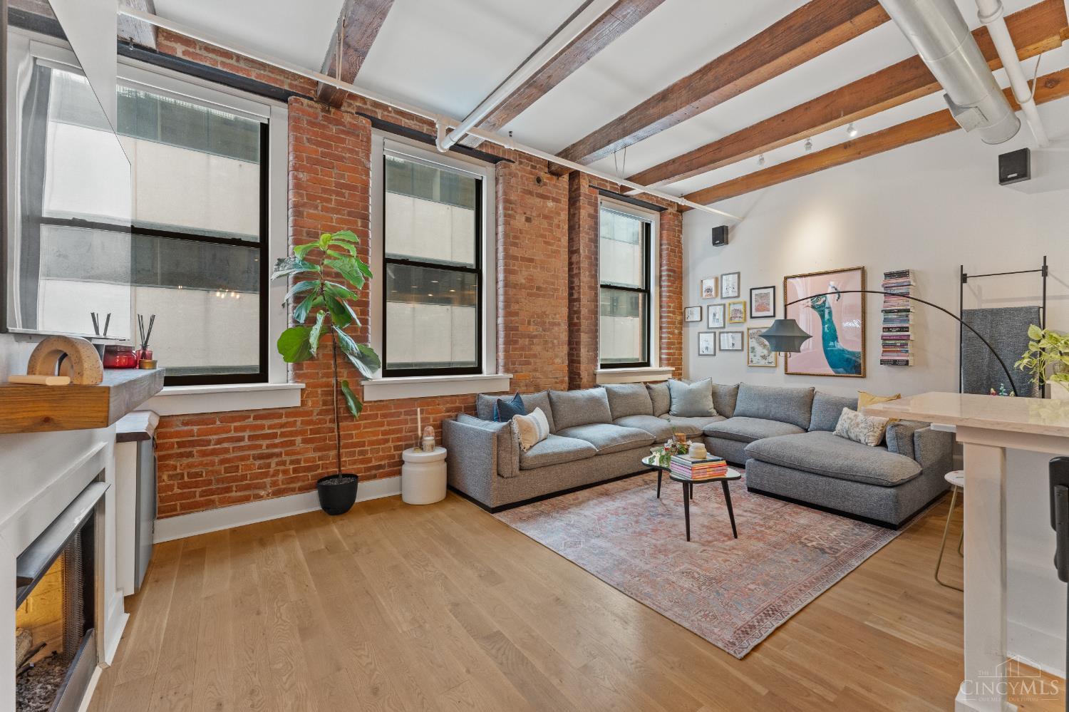26 E Sixth Street 604