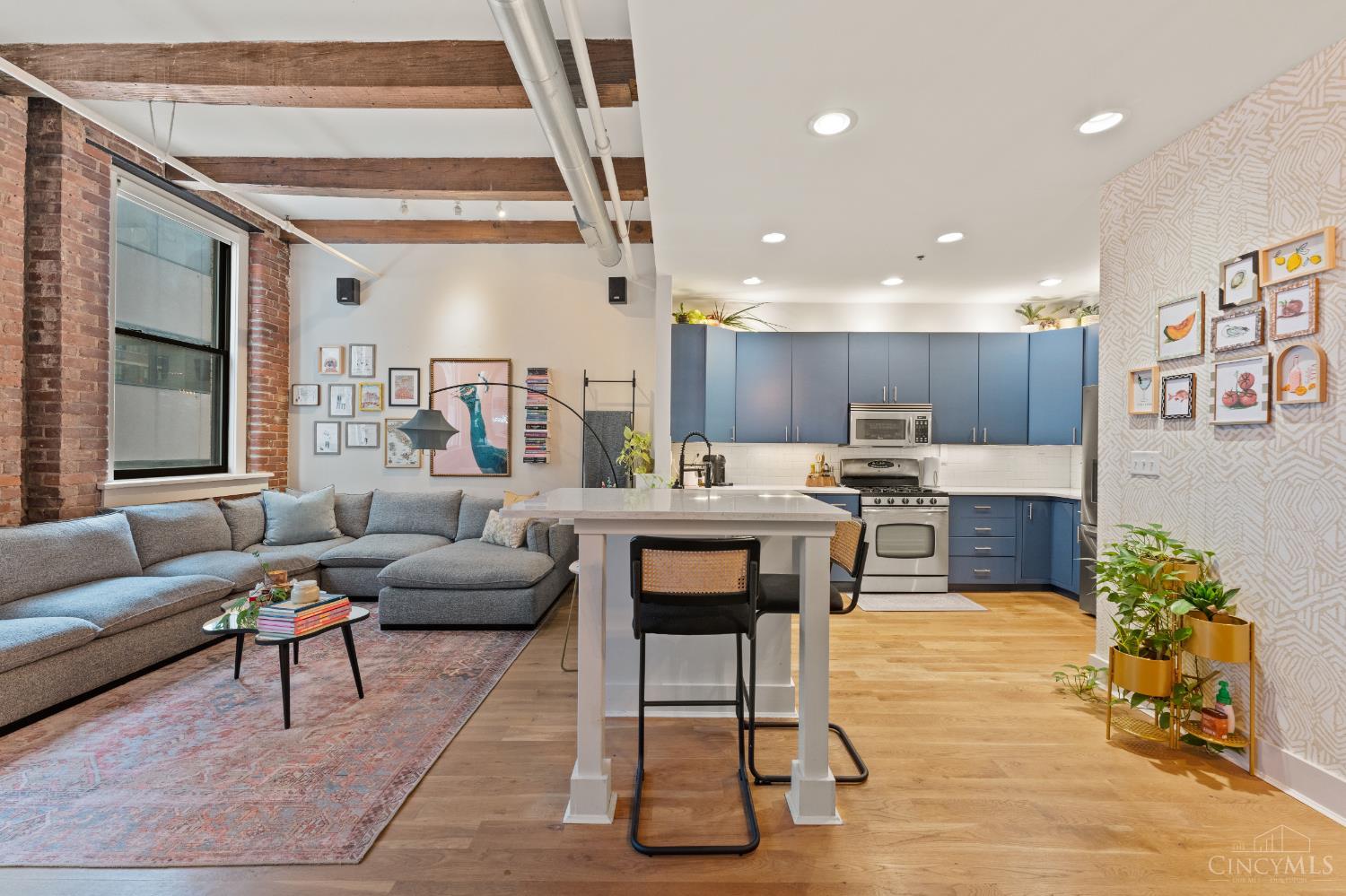 26 E Sixth Street 604