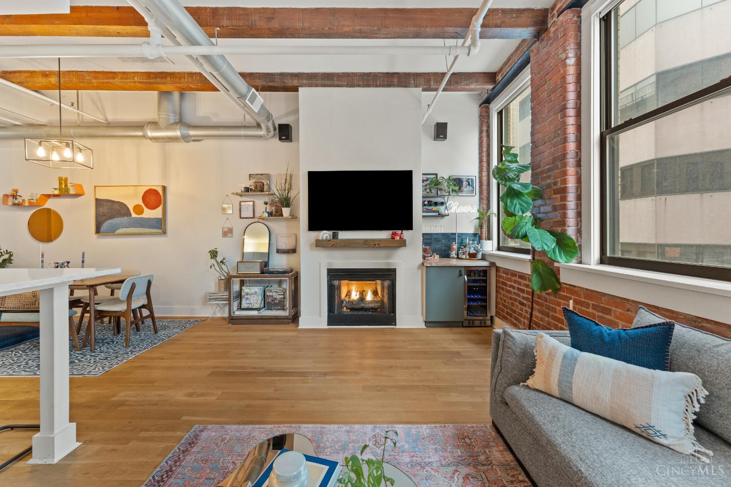 26 E Sixth Street 604