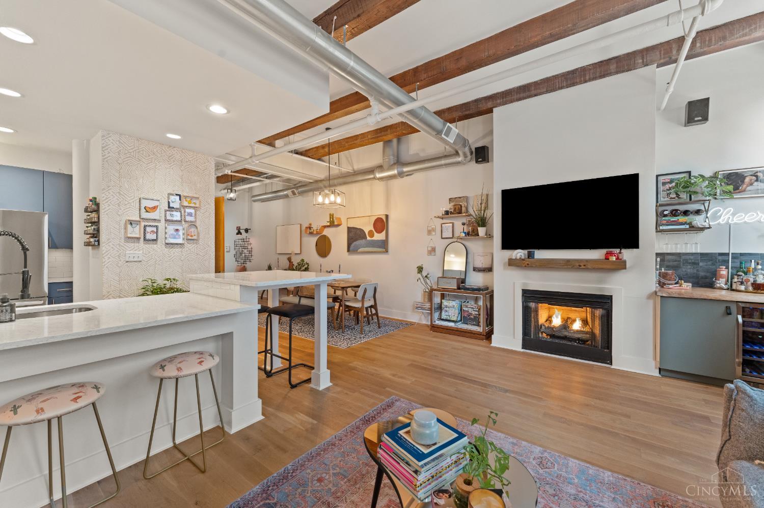26 E Sixth Street 604