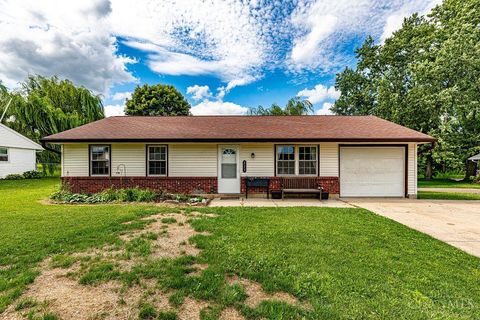 Homes For Sale - 223 Dean Drive<br/> Farmersville, OH 45325