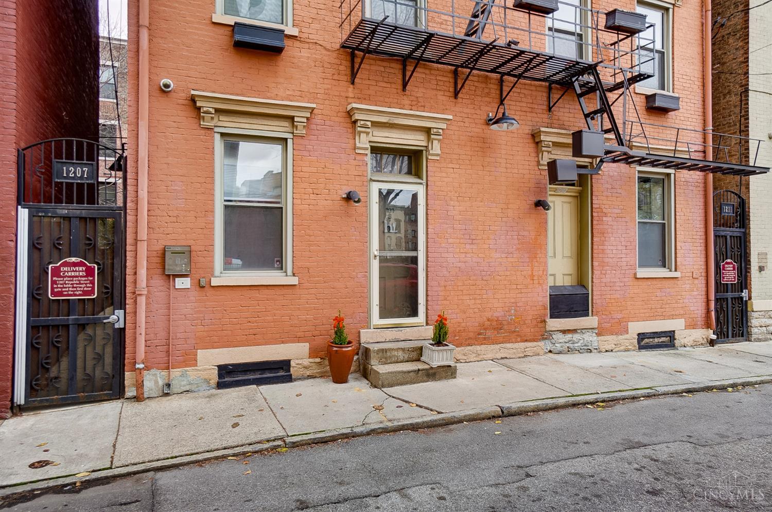 1207 Republic Street 101B