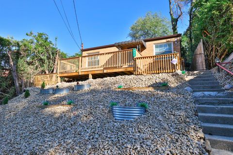 Photo of 632 Straight Street, Cincinnati, OH 45219 (MLS # 1857371)