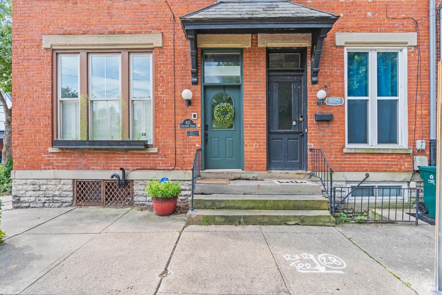 927 Paradrome Street 3