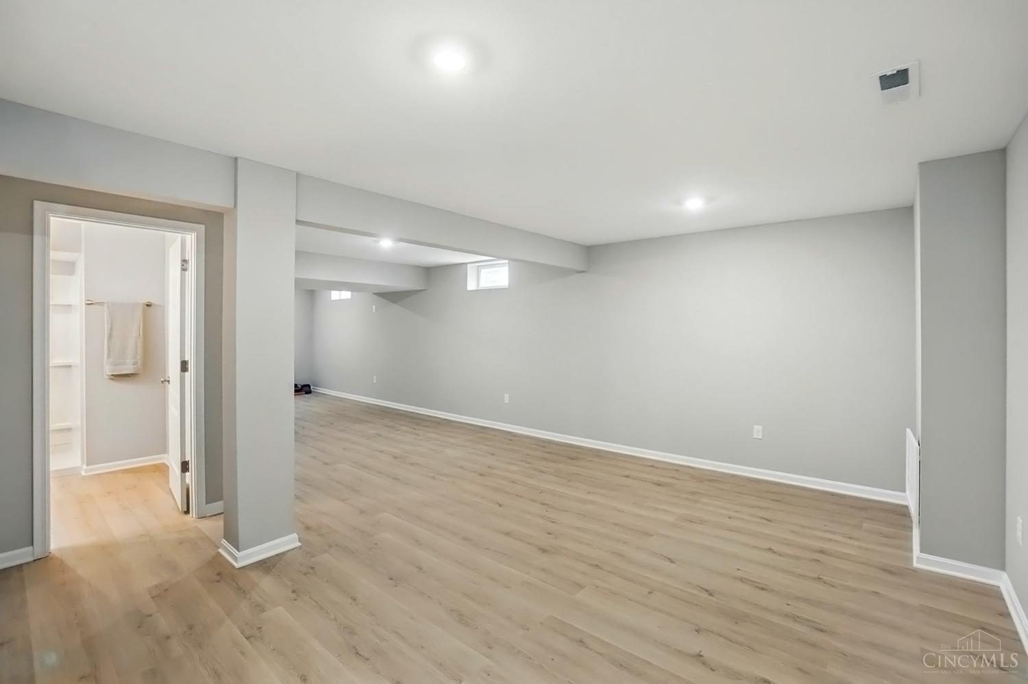 Franklin Twp, Ohio 45005, United States, 4 Bedrooms Bedrooms, ,4 BathroomsBathrooms,Residential,Pending,110753