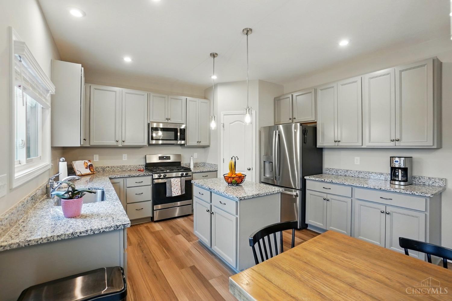 Franklin Twp, Ohio 45005, United States, 4 Bedrooms Bedrooms, ,4 BathroomsBathrooms,Residential,Pending,110753