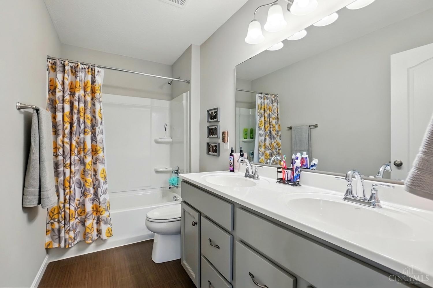 Franklin Twp, Ohio 45005, United States, 4 Bedrooms Bedrooms, ,4 BathroomsBathrooms,Residential,Pending,110753