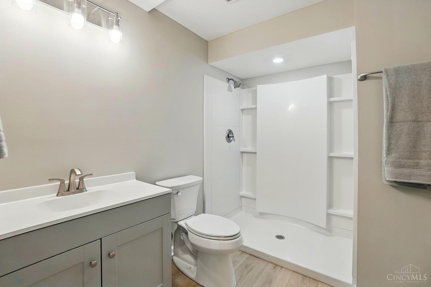 Franklin Twp, Ohio 45005, United States, 4 Bedrooms Bedrooms, ,4 BathroomsBathrooms,Residential,Pending,110753