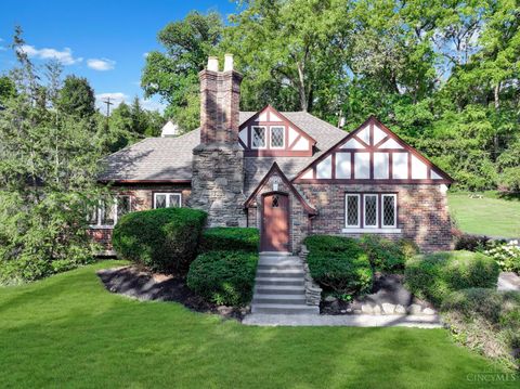 Photo of 4049 Victory Parkway, Cincinnati, OH 45229 (MLS # 1856155)