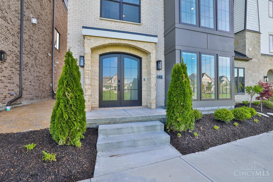 5044 Arabella Circle, Blue Ash, Ohio image 3