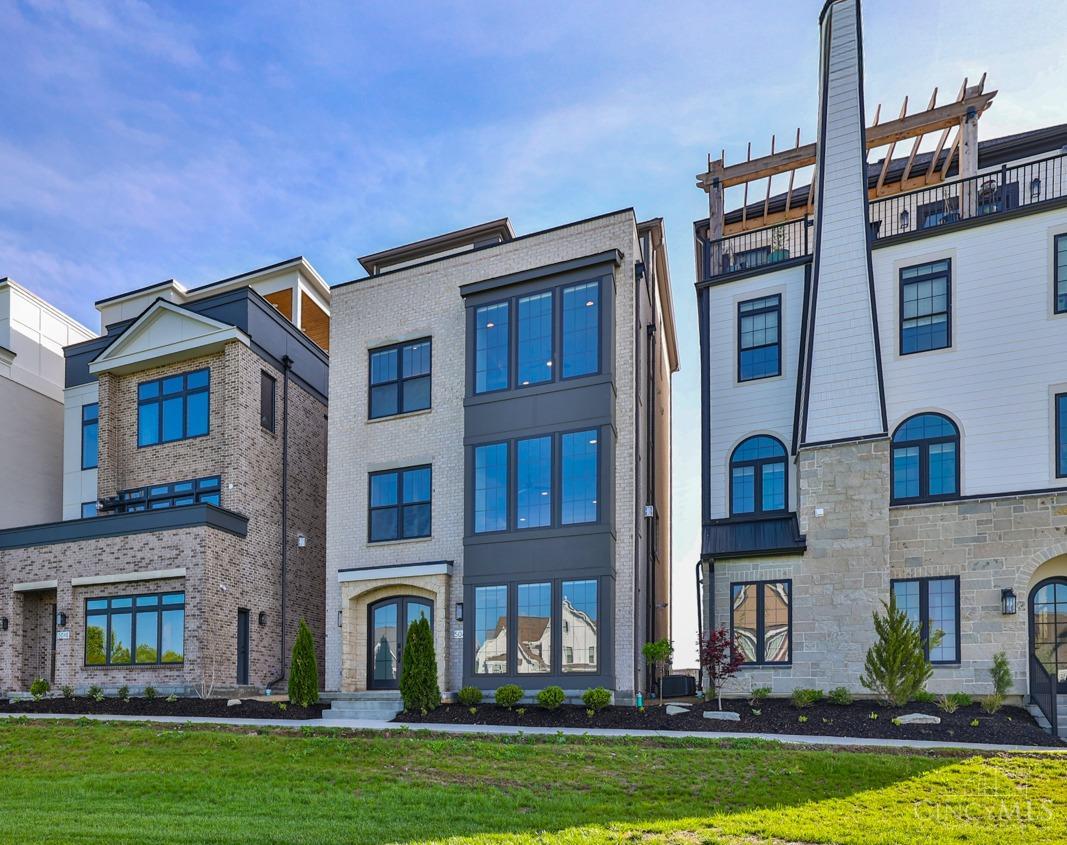 5044 Arabella Circle, Blue Ash, Ohio image 2