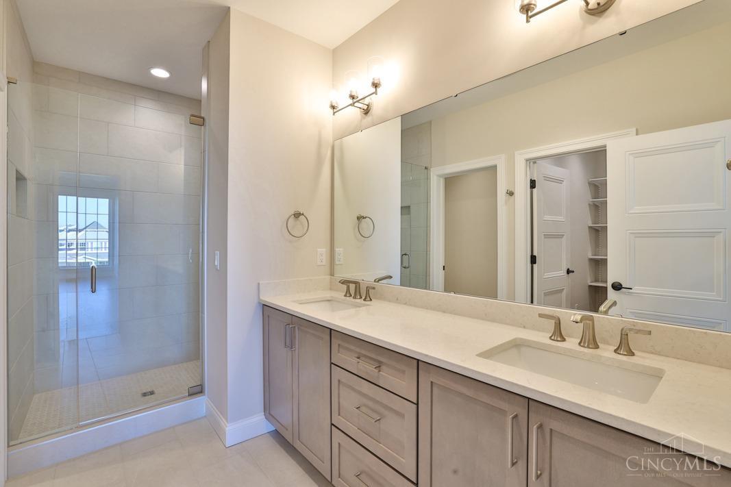 5044 Arabella Circle, Blue Ash, Ohio image 14