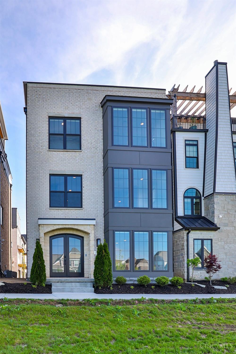 5044 Arabella Circle, Blue Ash, Ohio image 1
