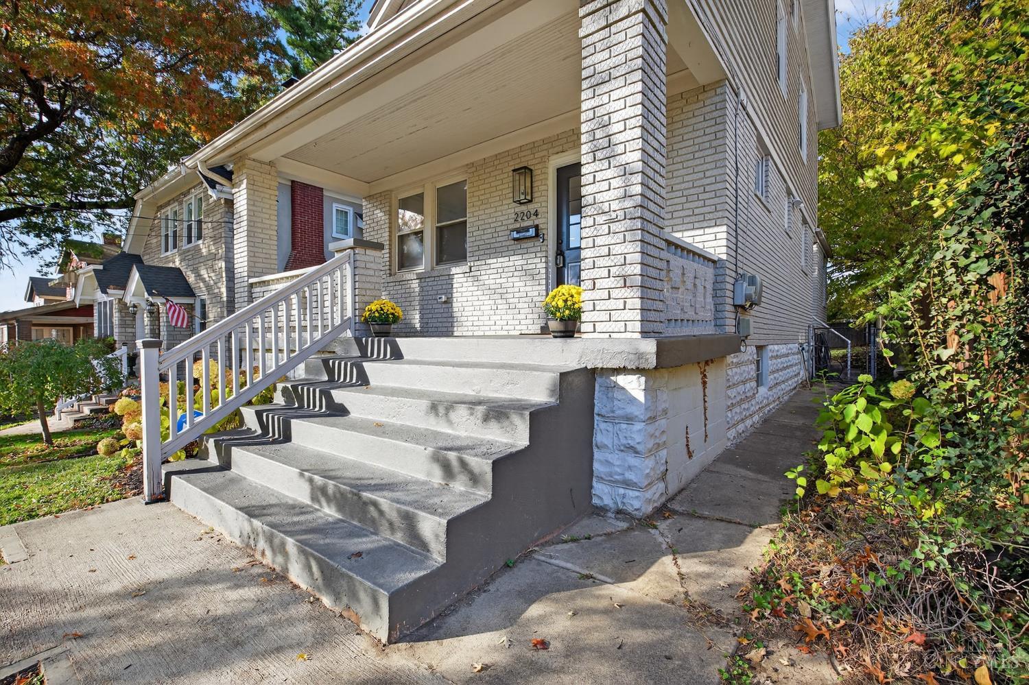 2204 Cathedral Avenue