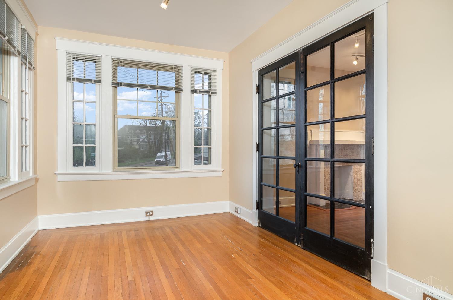 5248 Montgomery Rd