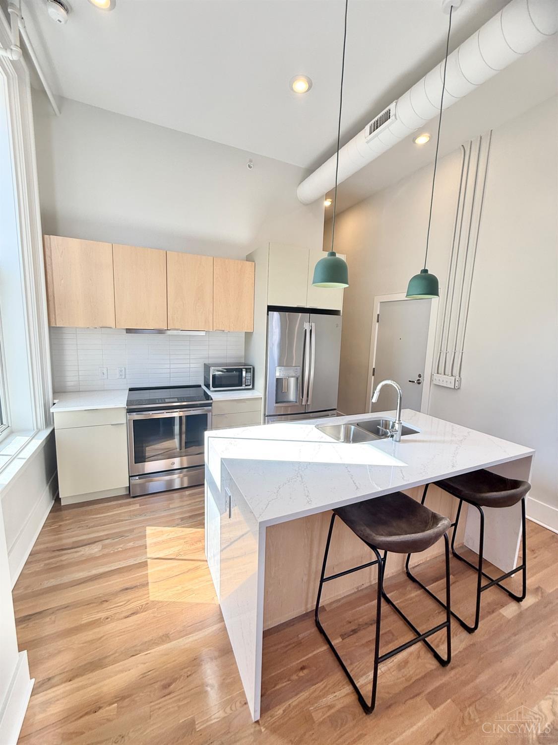 915 Vine Street 203