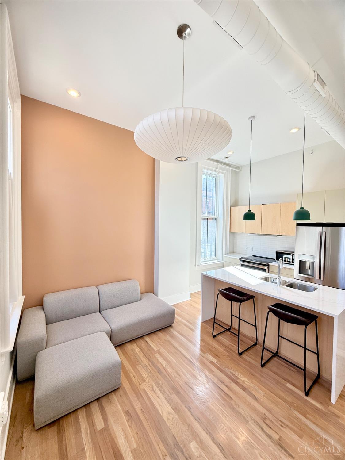915 Vine Street 203