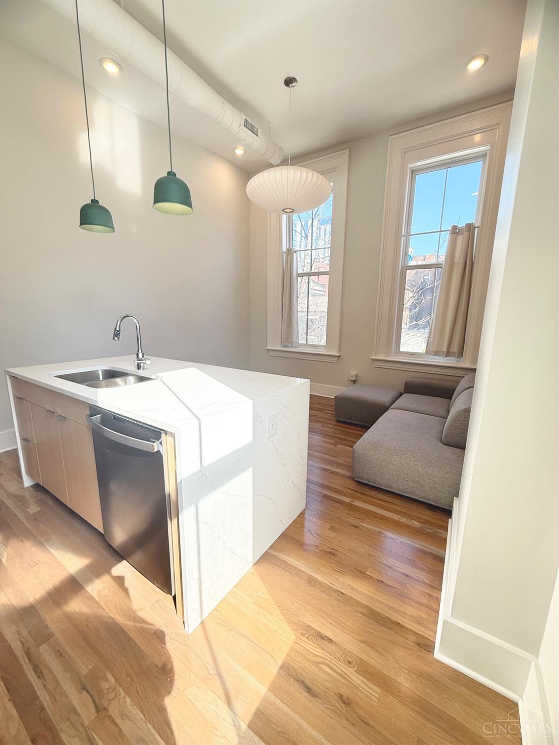 915 Vine Street 203