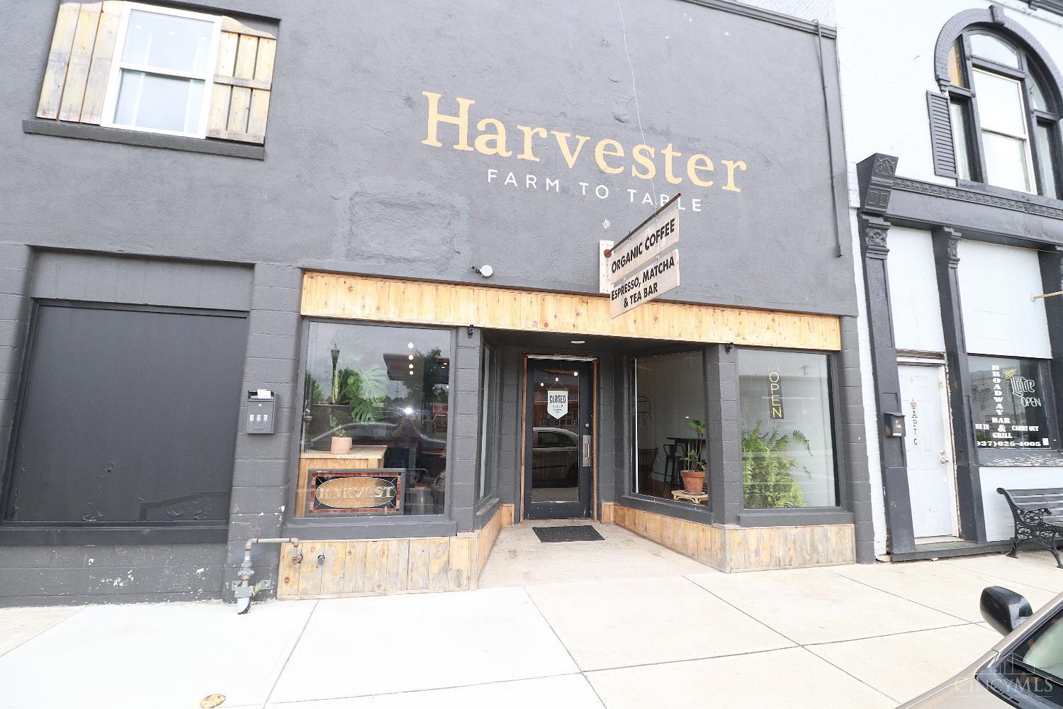 136 S Broadway Street