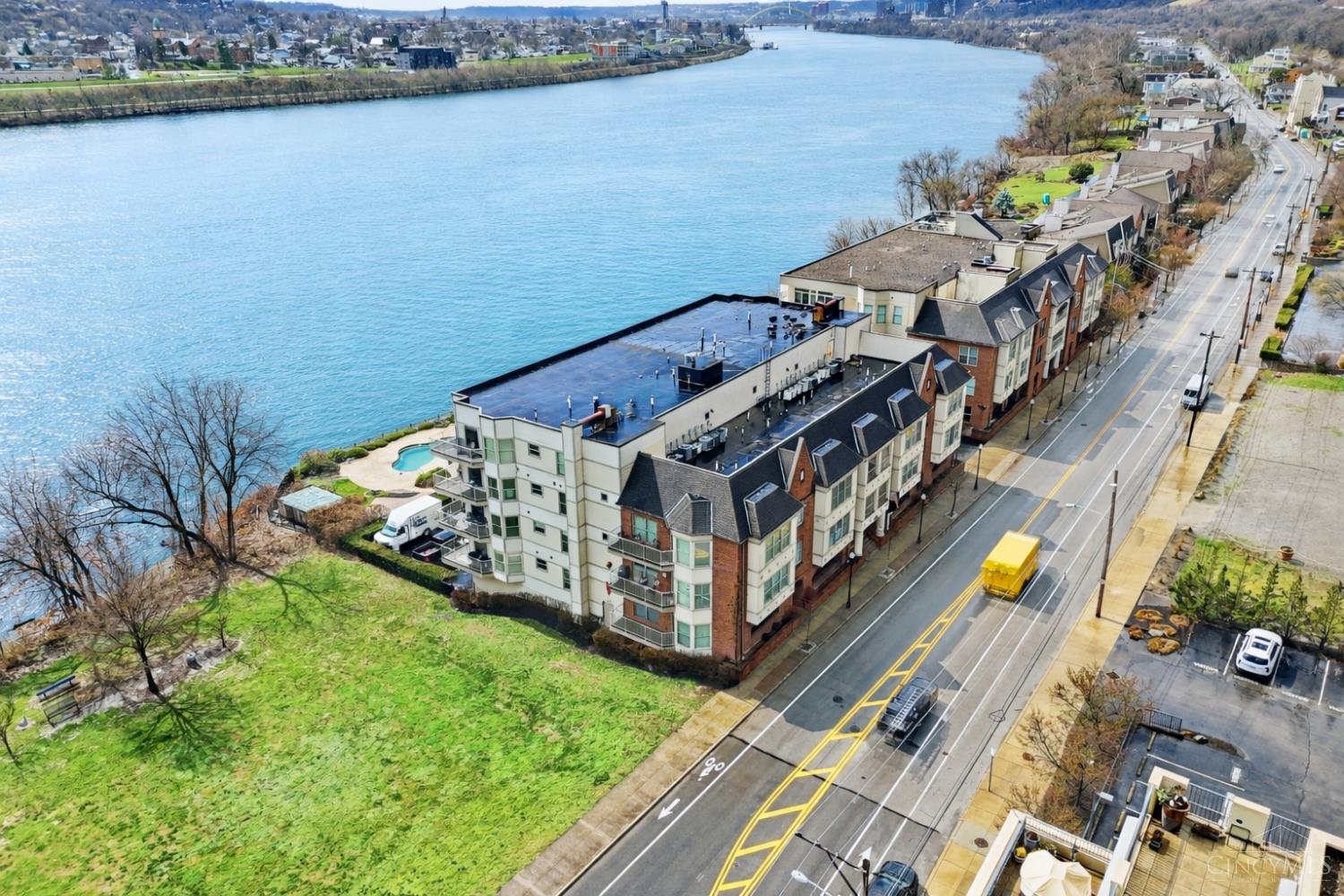 2235 Riverside Drive 306