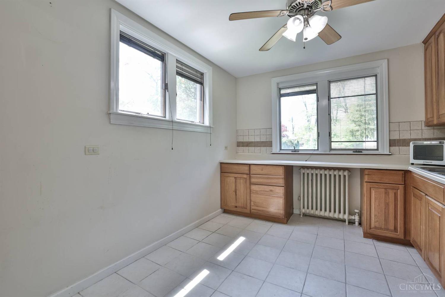 22 Avenell Lane, Greenhills, Ohio image 14
