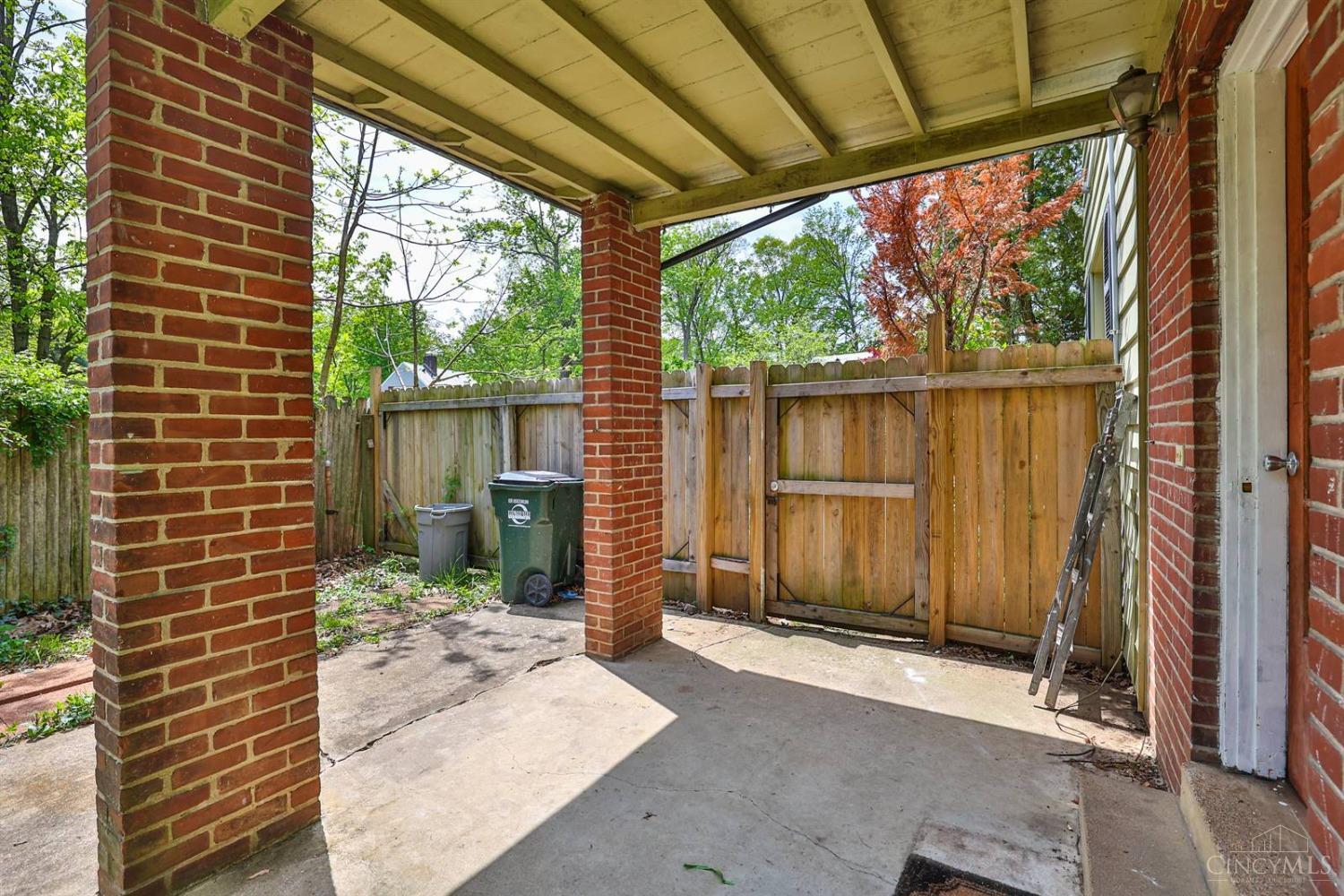 22 Avenell Lane, Greenhills, Ohio image 28