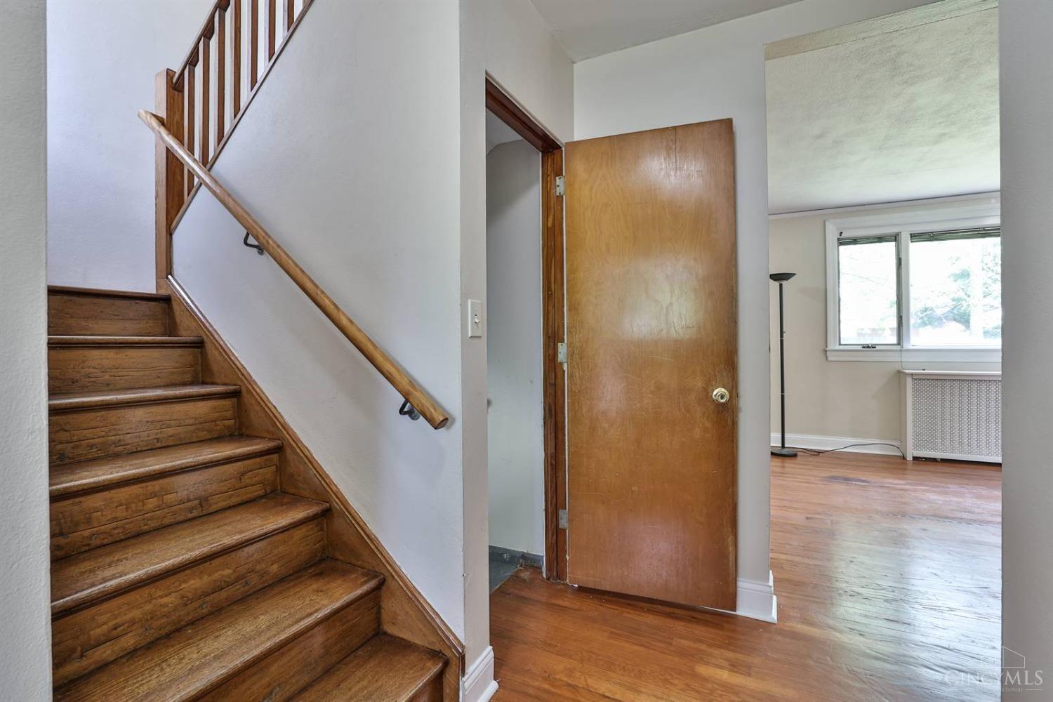 22 Avenell Lane, Greenhills, Ohio image 5