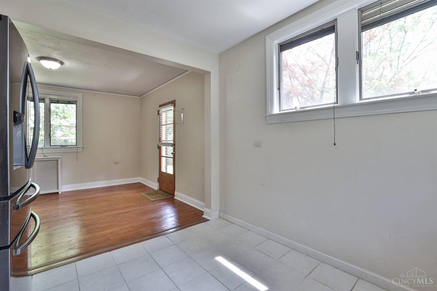 22 Avenell Lane, Greenhills, Ohio image 16