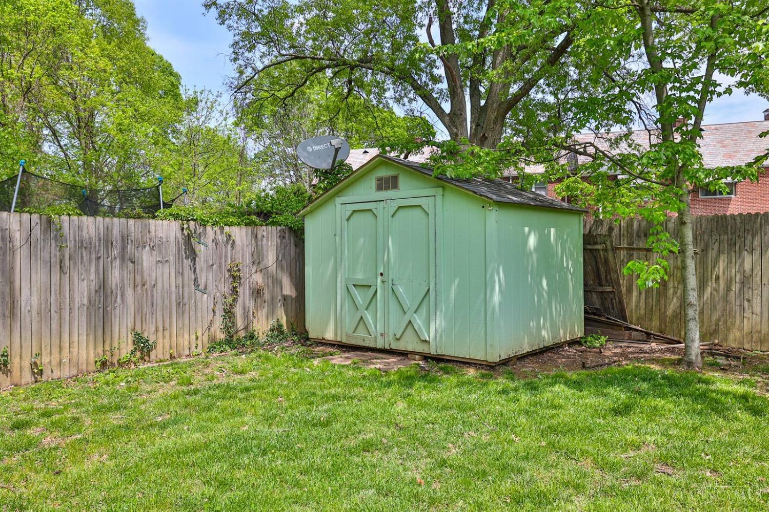 22 Avenell Lane, Greenhills, Ohio image 32
