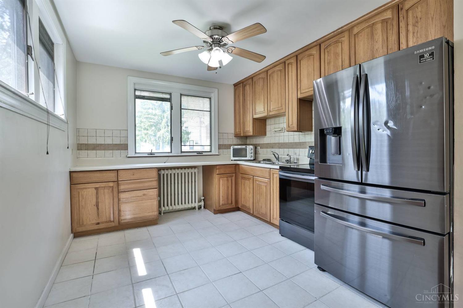 22 Avenell Lane, Greenhills, Ohio image 13