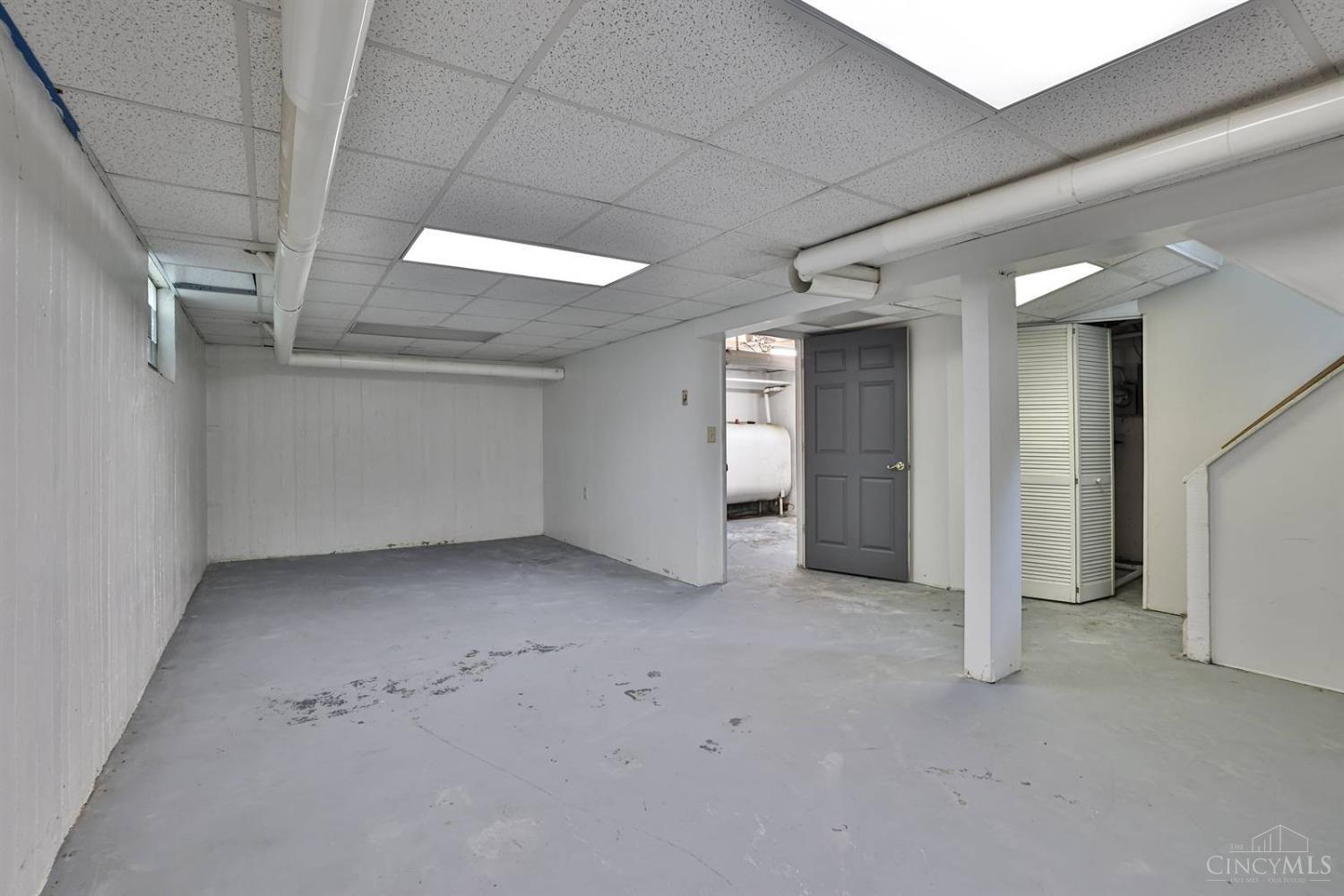 22 Avenell Lane, Greenhills, Ohio image 24