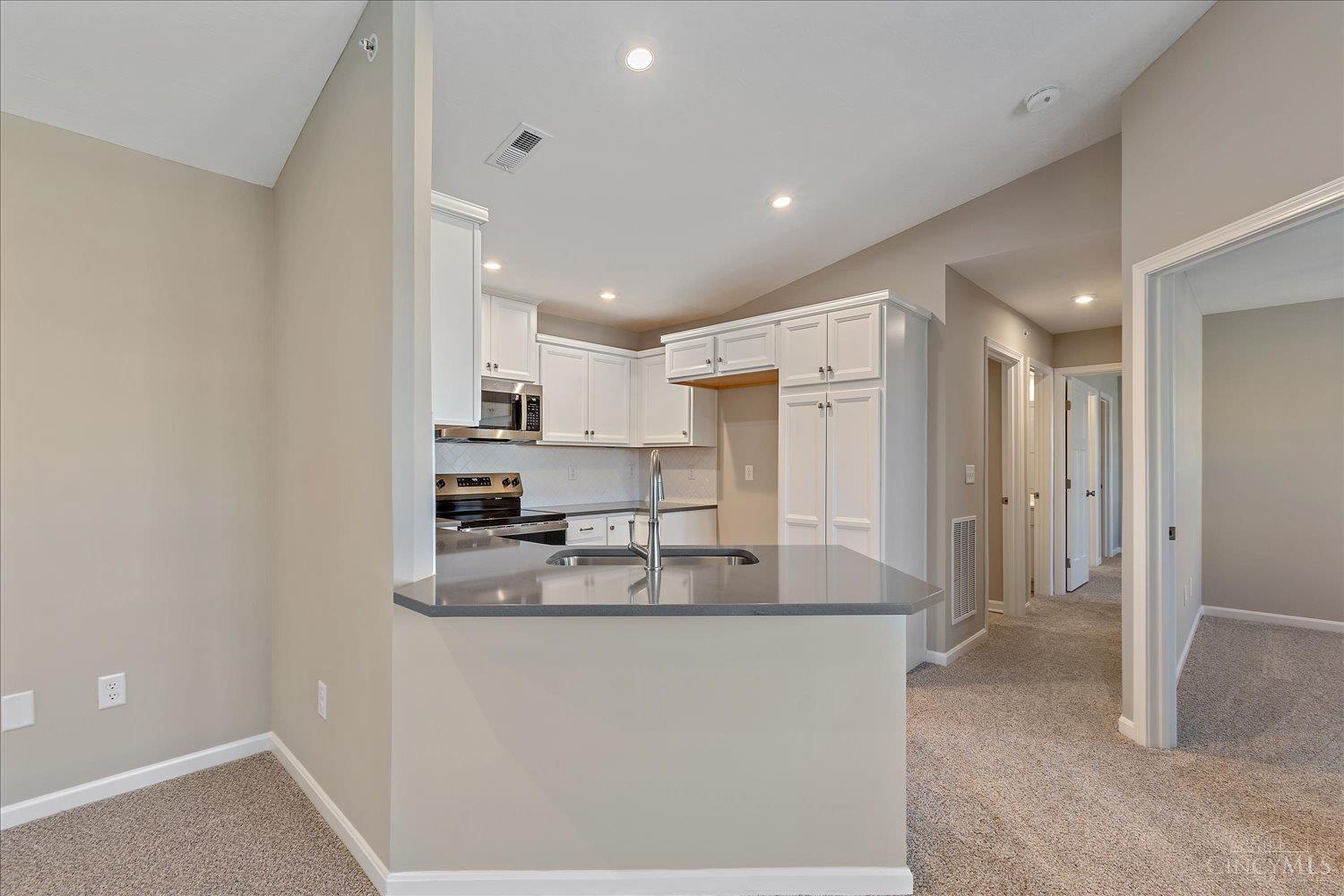 413 Bethpage Way 7-300