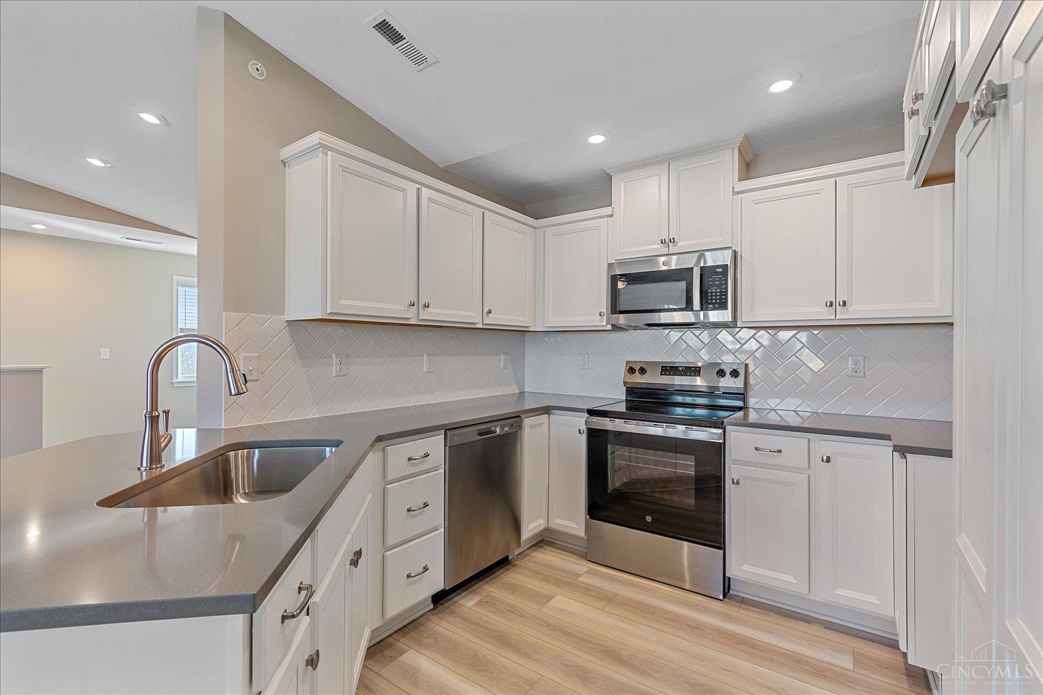 413 Bethpage Way 7-300
