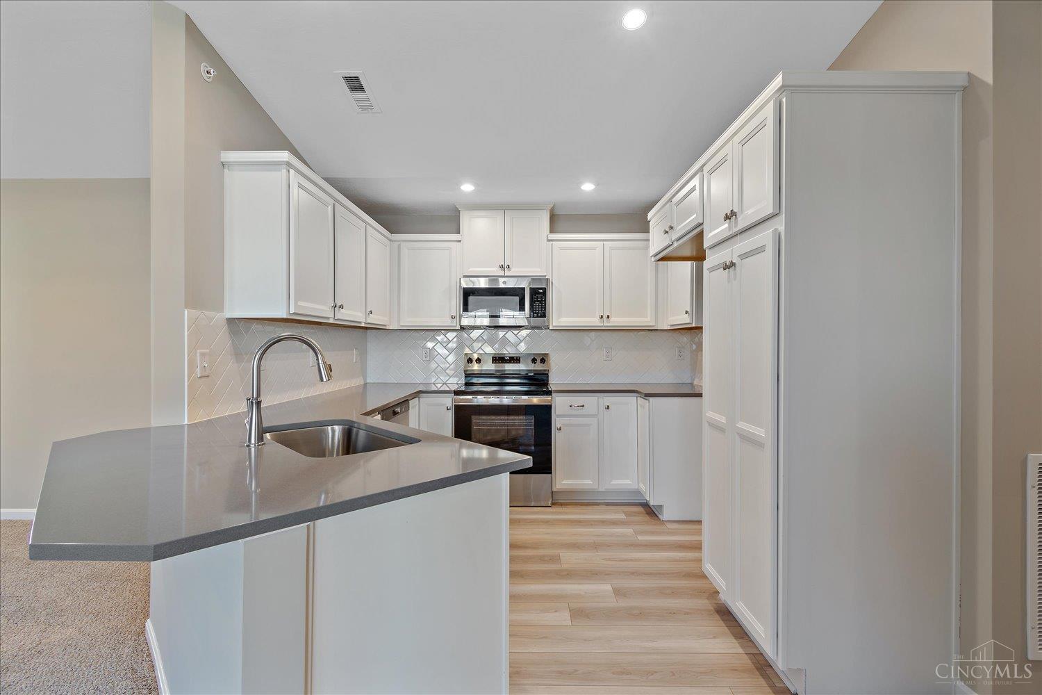 413 Bethpage Way 7-300