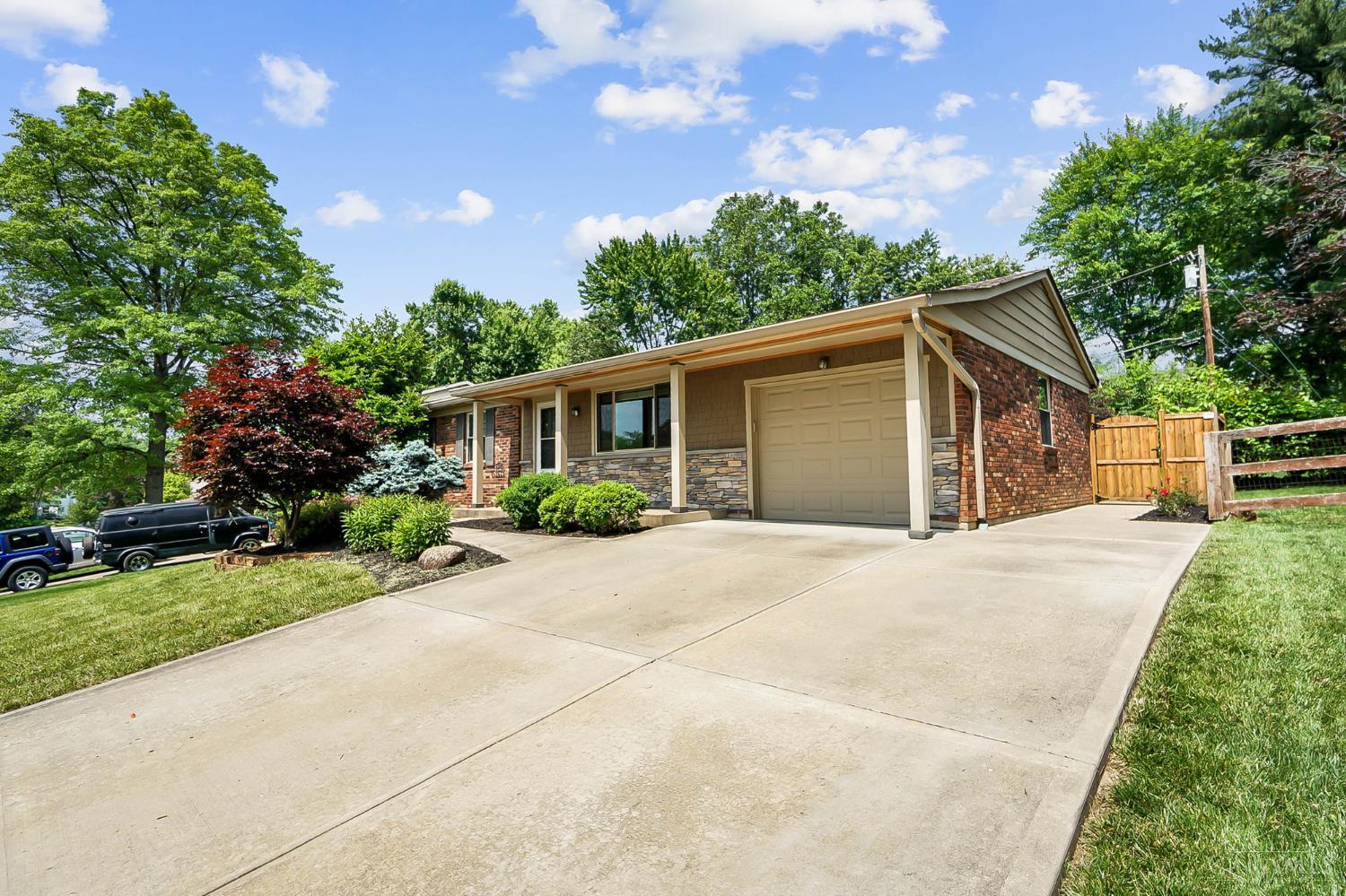 1690 Rockhurst Lane, Anderson Twp, Ohio image 2
