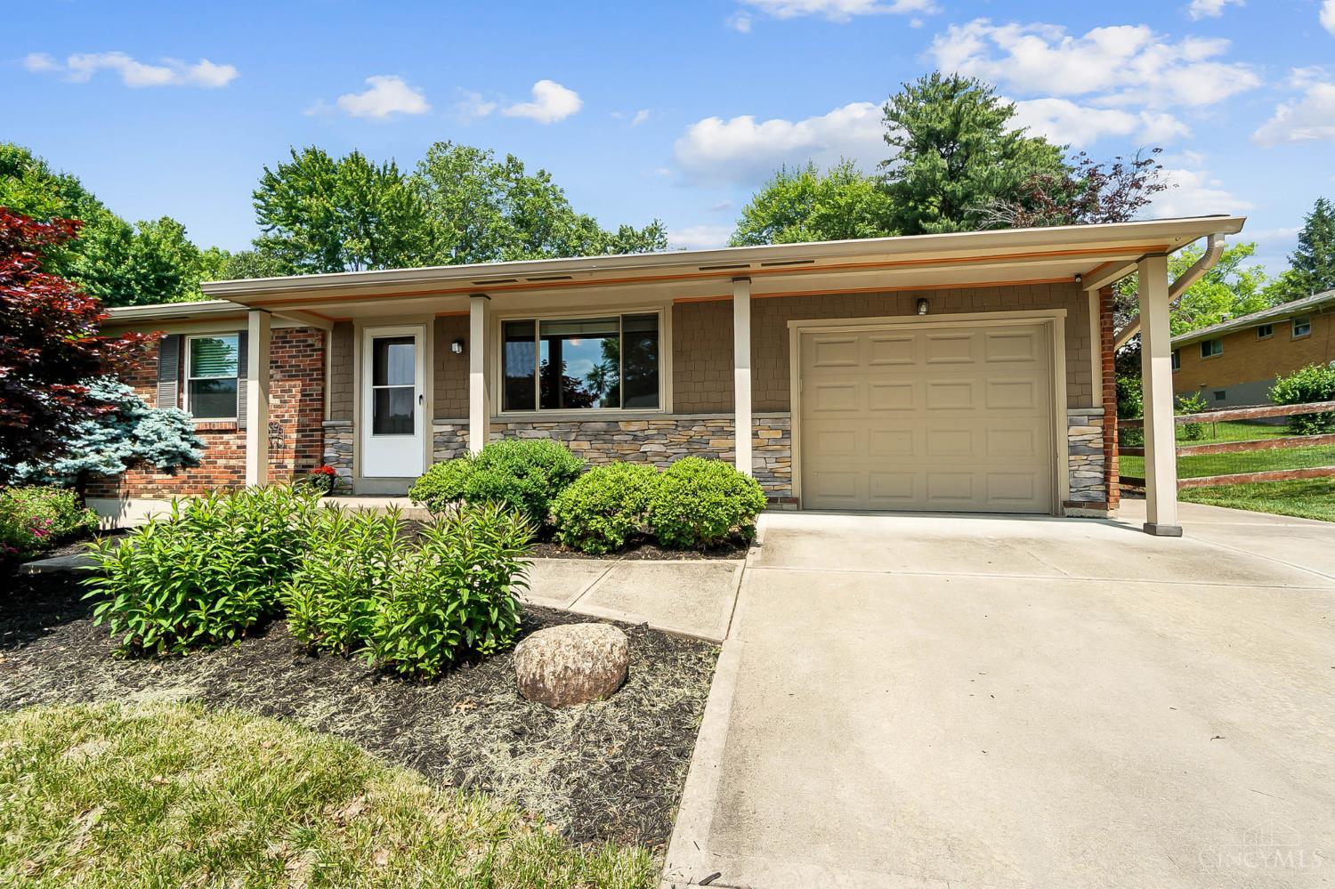 1690 Rockhurst Lane, Anderson Twp, Ohio image 1